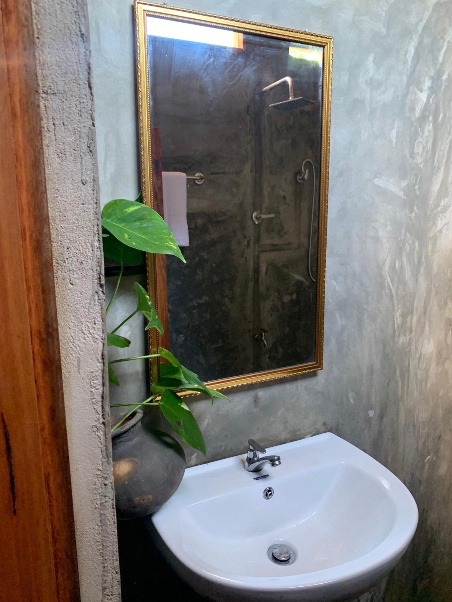Salty Fish Mirissa Hotel Ngoại thất bức ảnh